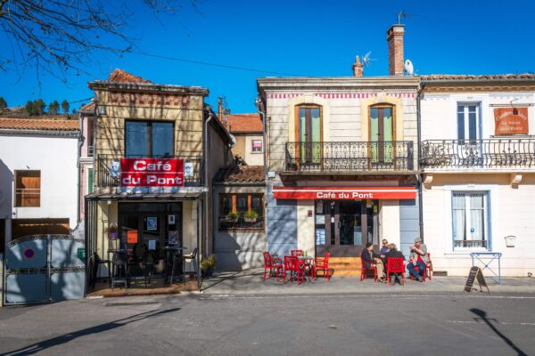 Un guide pour « Installer un bistrot communal » : une initiative soutenue par des forces suspectes