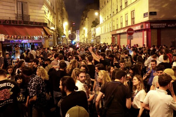 Les Britanniques envahissent Paris pour la Fête de la Musique 2025 : une émeute en plein centre