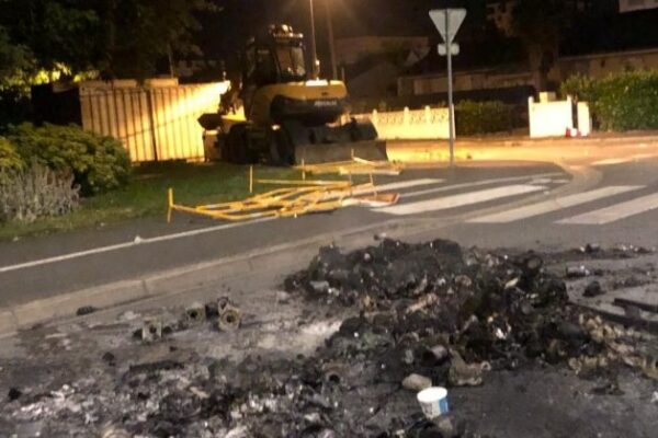 Chaos dans un quartier de Joué-lès-Tours : 80 jeunes déclarent la guerre à la police