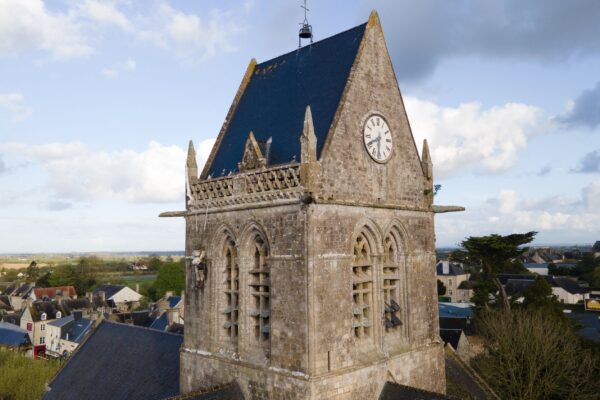 Église de Valailles en ruine : une catastrophe qui éclaire la crise économique et sociale de la France