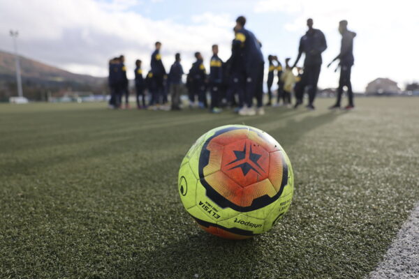 Tournoi de football pour éradiquer les tensions interquartiers : une initiative fragile en pleine crise économique française