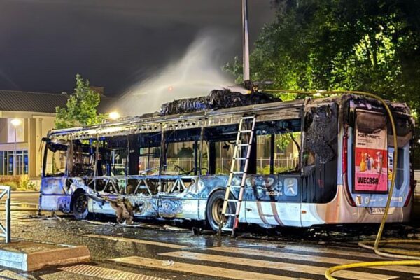 Incendie délibéré d’un bus de la RATP à Garges-lès-Gonesse : des individus violents s’en prennent aux services publics