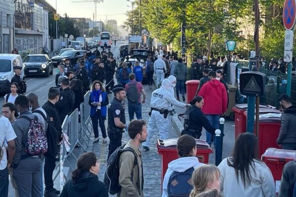 Nouveau drame à Paris : deux migrants afghans inculpés pour meurtre d’un Soudanais dans un quartier de délinquance exacerbée