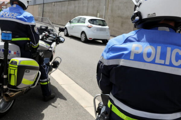 Incident à Villeurbanne : un Algérien en situation irrégulière agresse un policier avec violence